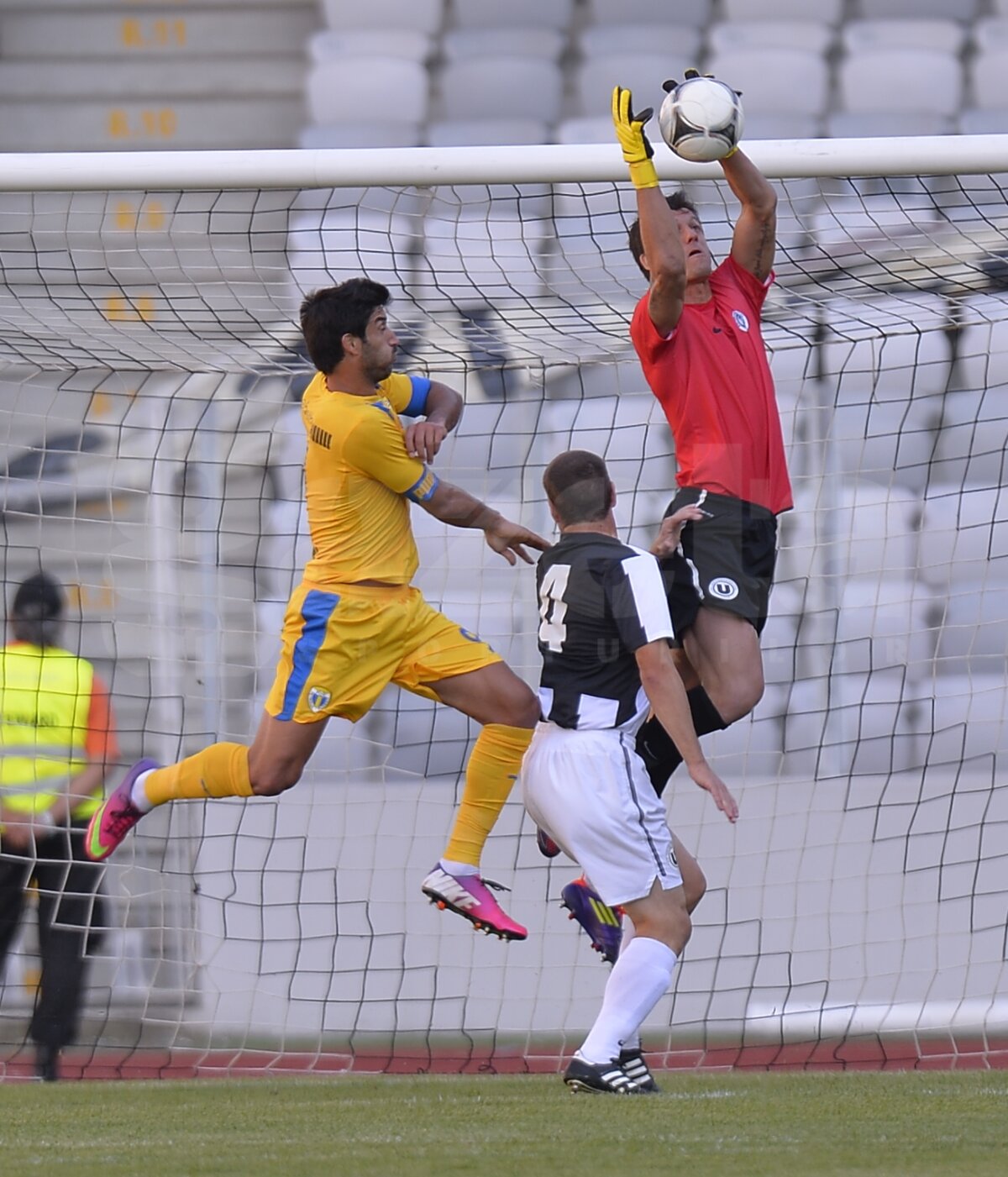FOTO şi VIDEO U Cluj - Petrolul 0-1 » Ploieştenii obţin prima victorie a sezonului, prin golul lui Hamza