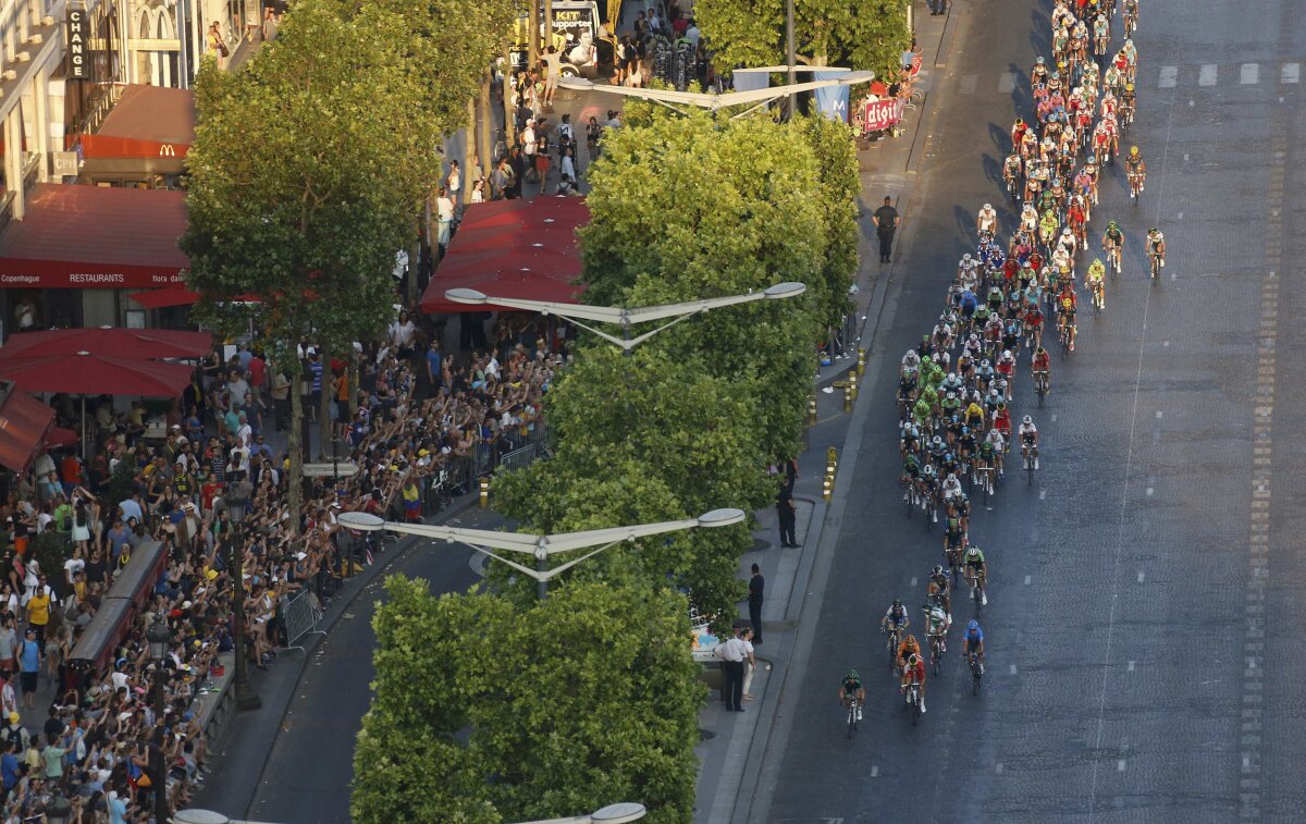La vie en jaune » Marcel Kittel s-a impus într-o etapă formidabilă, la Paris. Chris Froome duce acasă tricoul galben