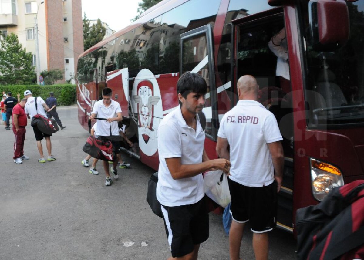 Galerie foto » Au ajuns aseară, cu autocarul » Imagini de la sosirea giuleştenilor la Vaslui