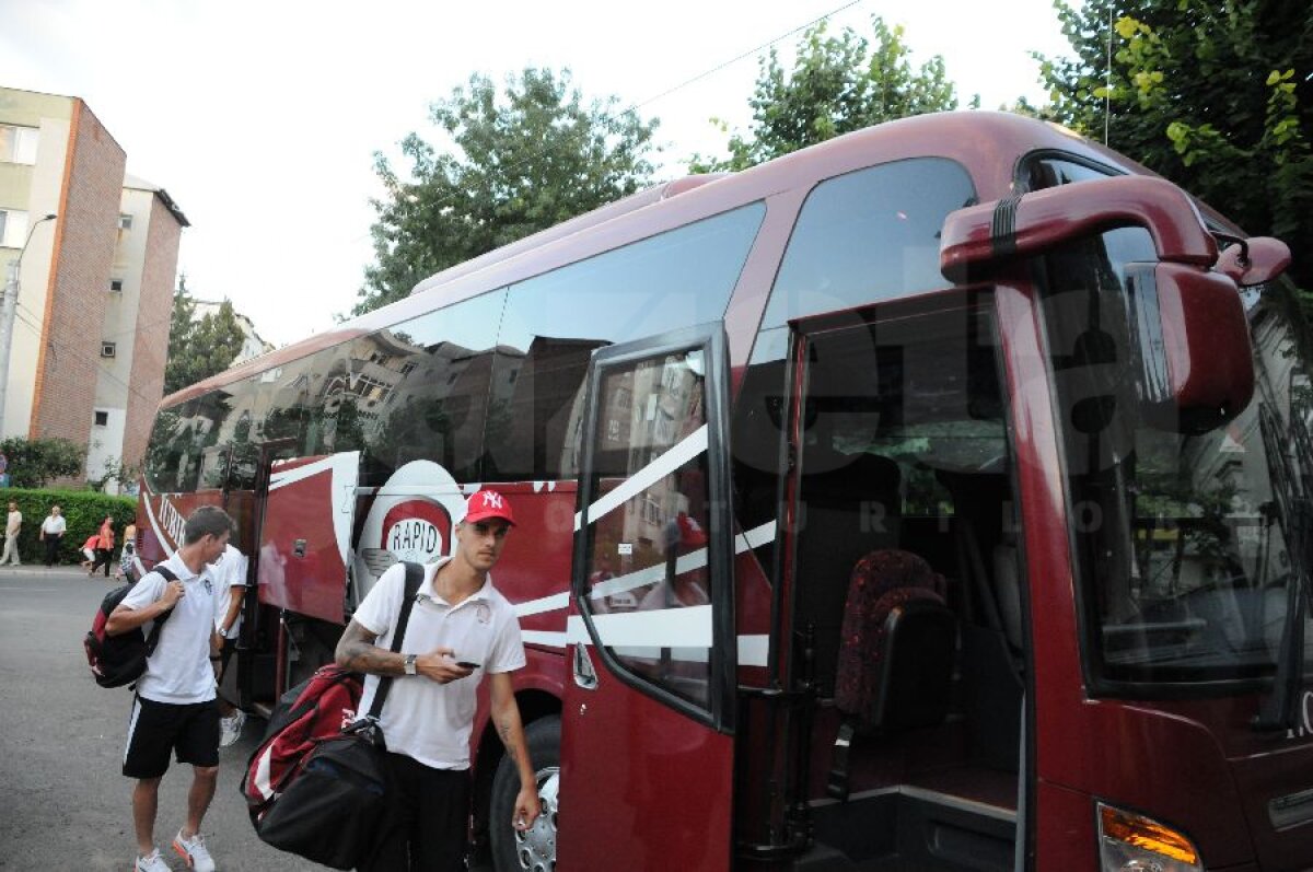 Galerie foto » Au ajuns aseară, cu autocarul » Imagini de la sosirea giuleştenilor la Vaslui