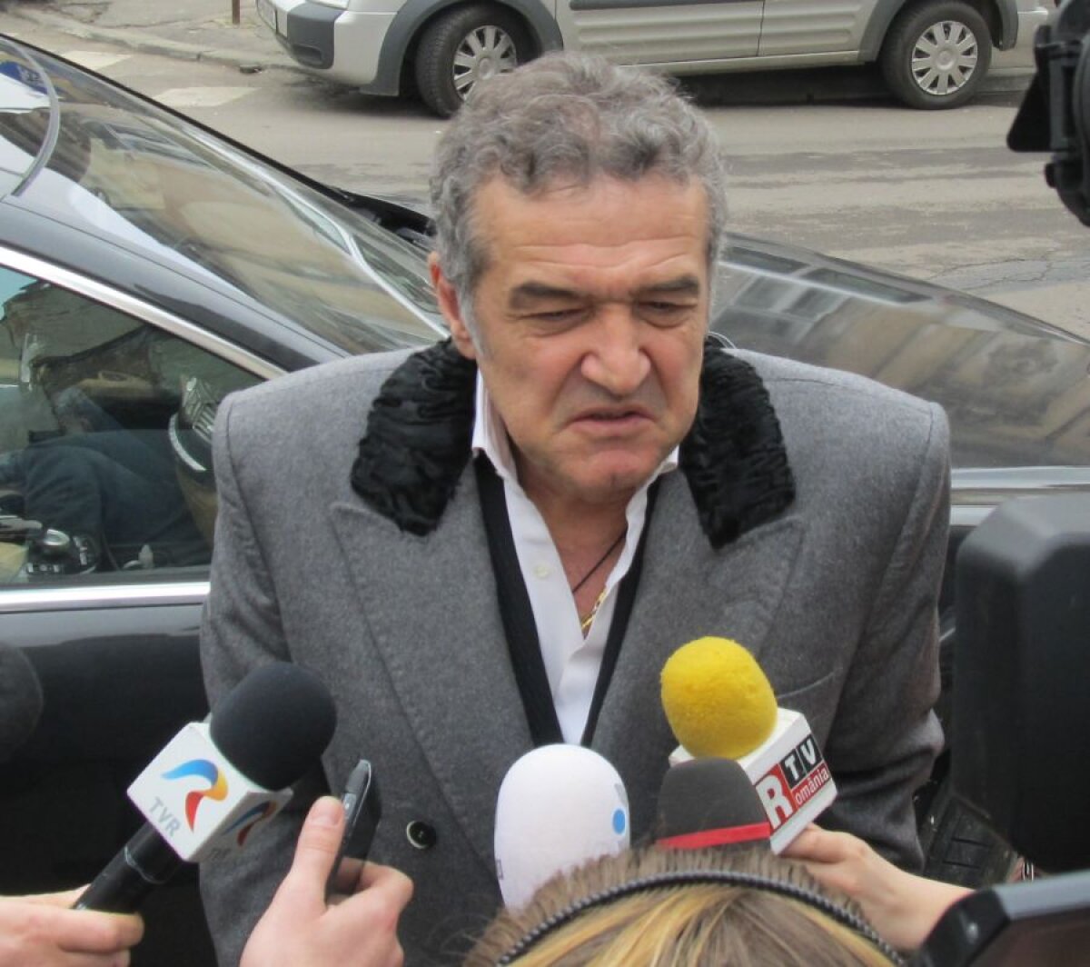 FOTO Becali, impresionat de 3 cărţi citite în închisoare: "Mi-au salvat sufletul care era plin de rugina păcatelor"