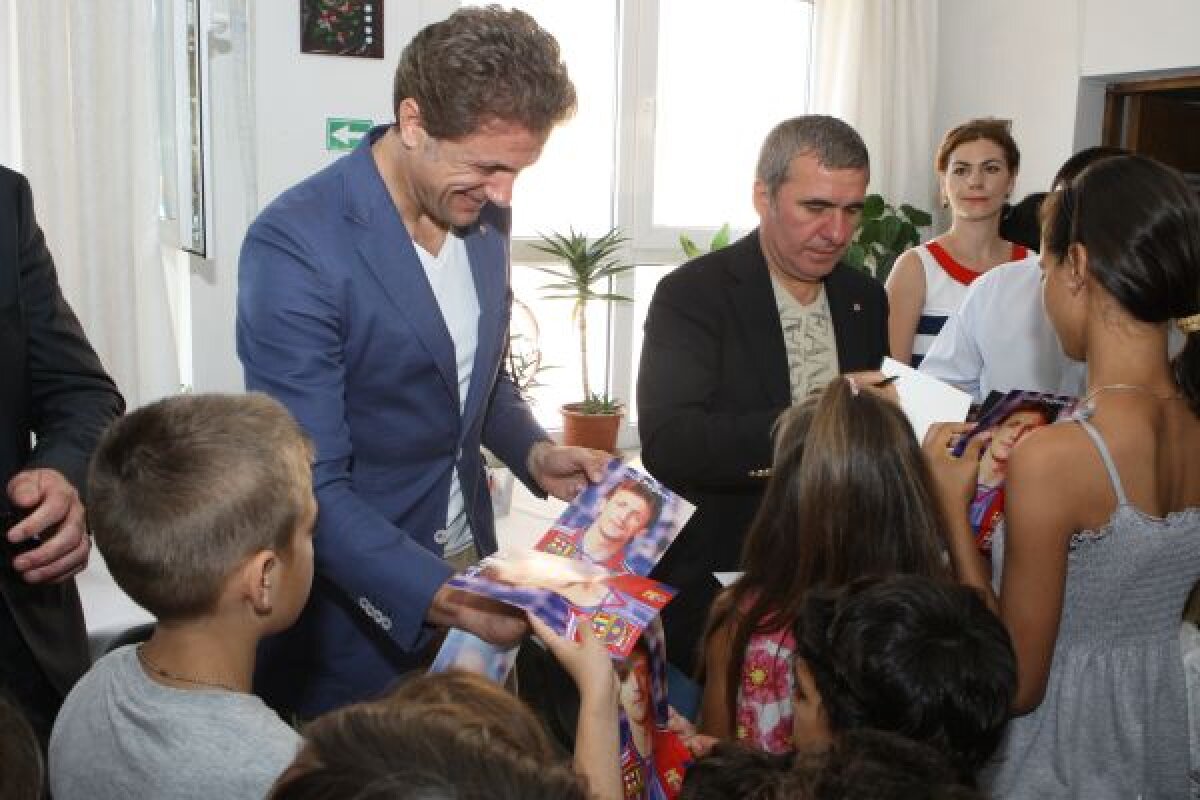 FOTO Ambasadă Barcelona în România » Ieri, s-a lansat "Barça Fan Club", în prezenţa lui Hagi şi a lui Popescu