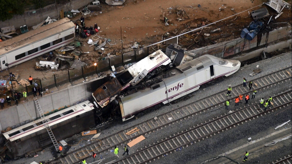 FOTO Trenul groazei » Sportul iberic are banderolă neagră: 80 de oameni au murit într-un devastator accident feroviar