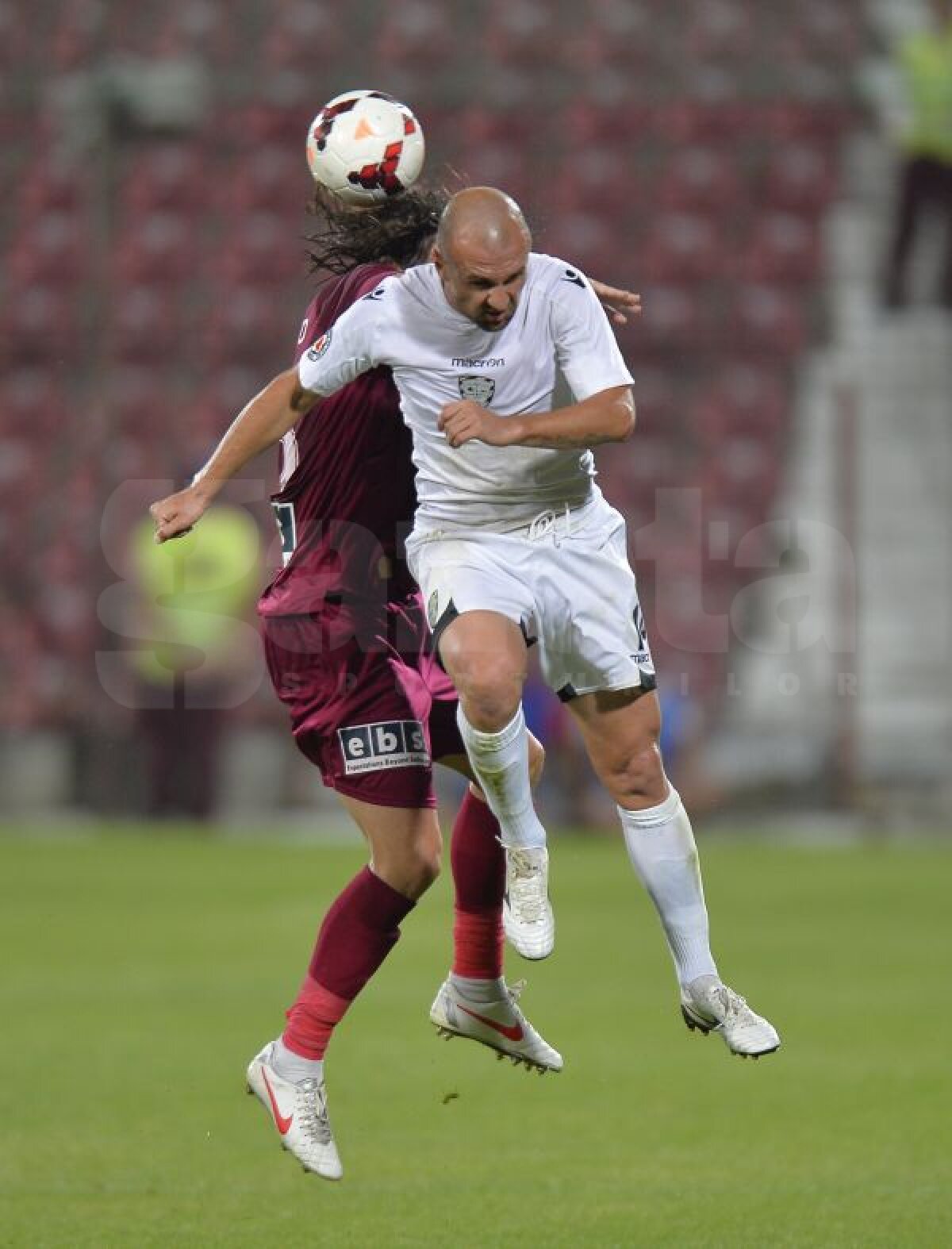 VIDEO+FOTO CFR Cluj a remizat cu ACS Poli, 2-2, într-un meci pe care l-a terminat în opt jucători!