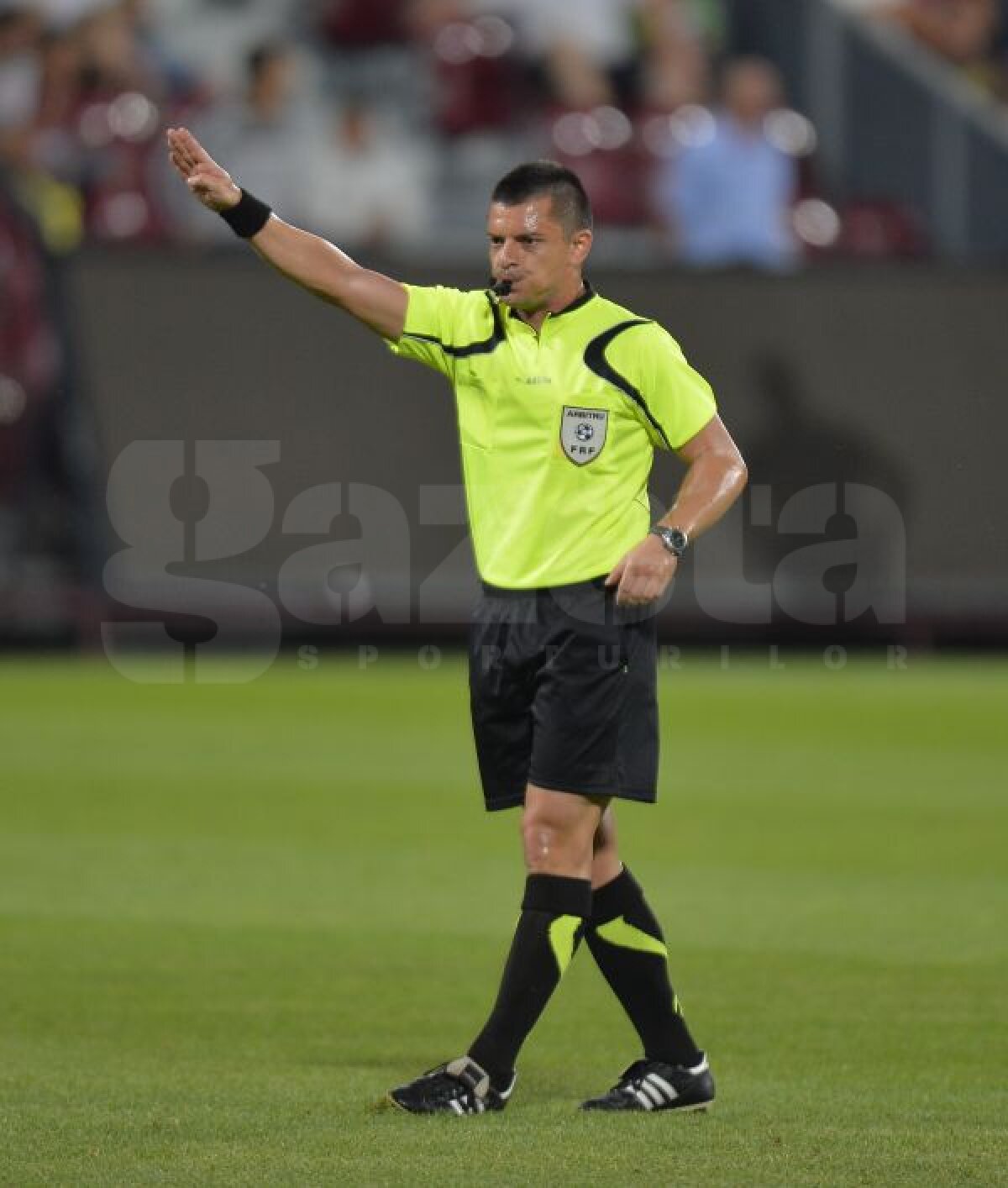 VIDEO+FOTO CFR Cluj a remizat cu ACS Poli, 2-2, într-un meci pe care l-a terminat în opt jucători!