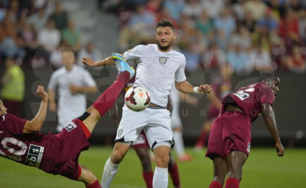 VIDEO+FOTO CFR Cluj a remizat cu ACS Poli, 2-2, într-un meci pe care l-a terminat în opt jucători!
