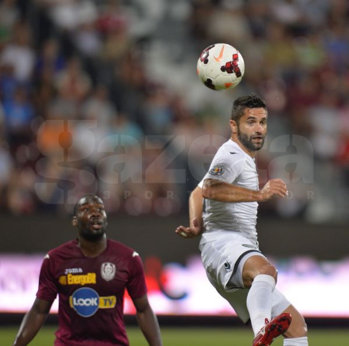 VIDEO+FOTO CFR Cluj a remizat cu ACS Poli, 2-2, într-un meci pe care l-a terminat în opt jucători!