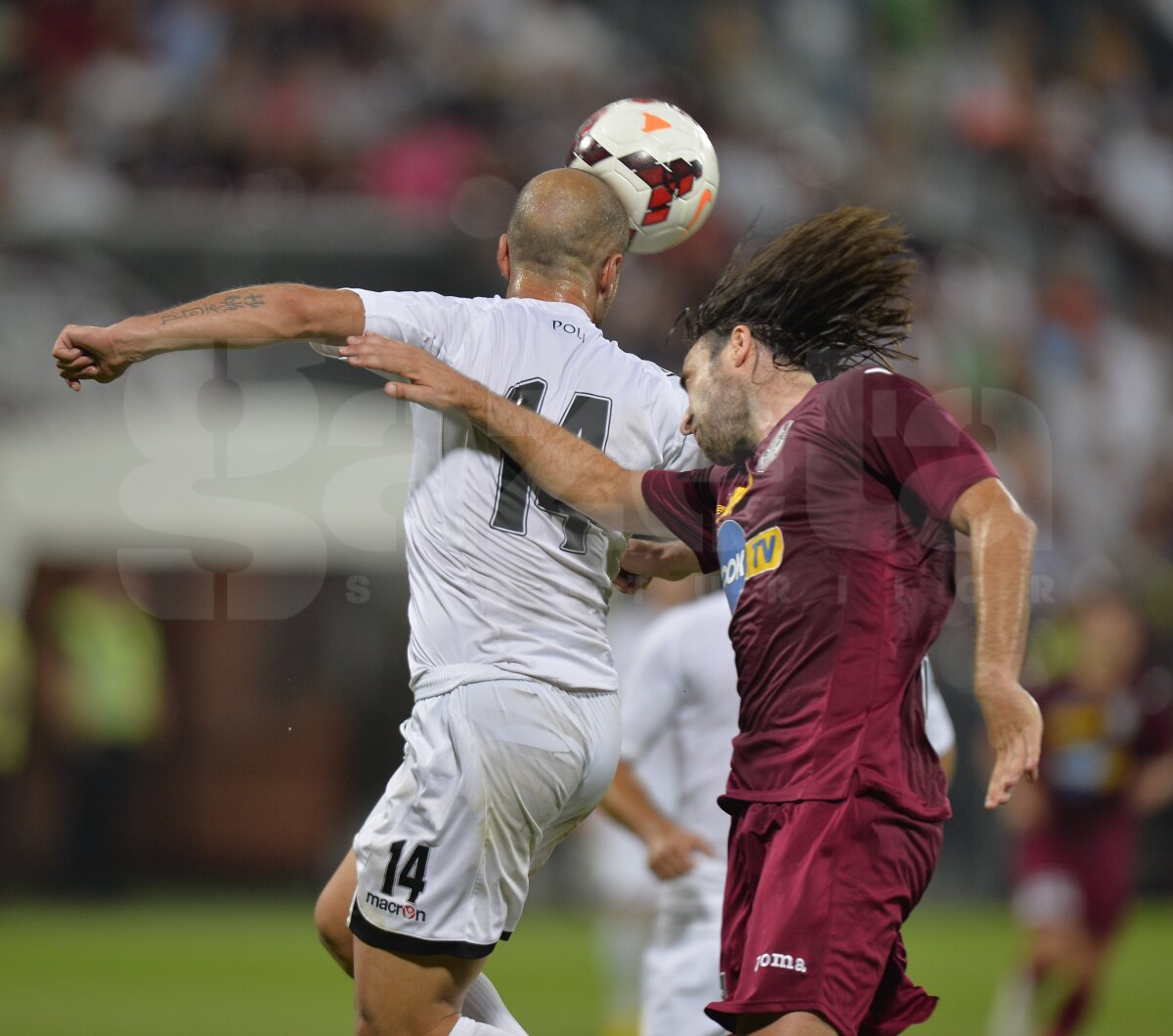 VIDEO+FOTO CFR Cluj a remizat cu ACS Poli, 2-2, într-un meci pe care l-a terminat în opt jucători!