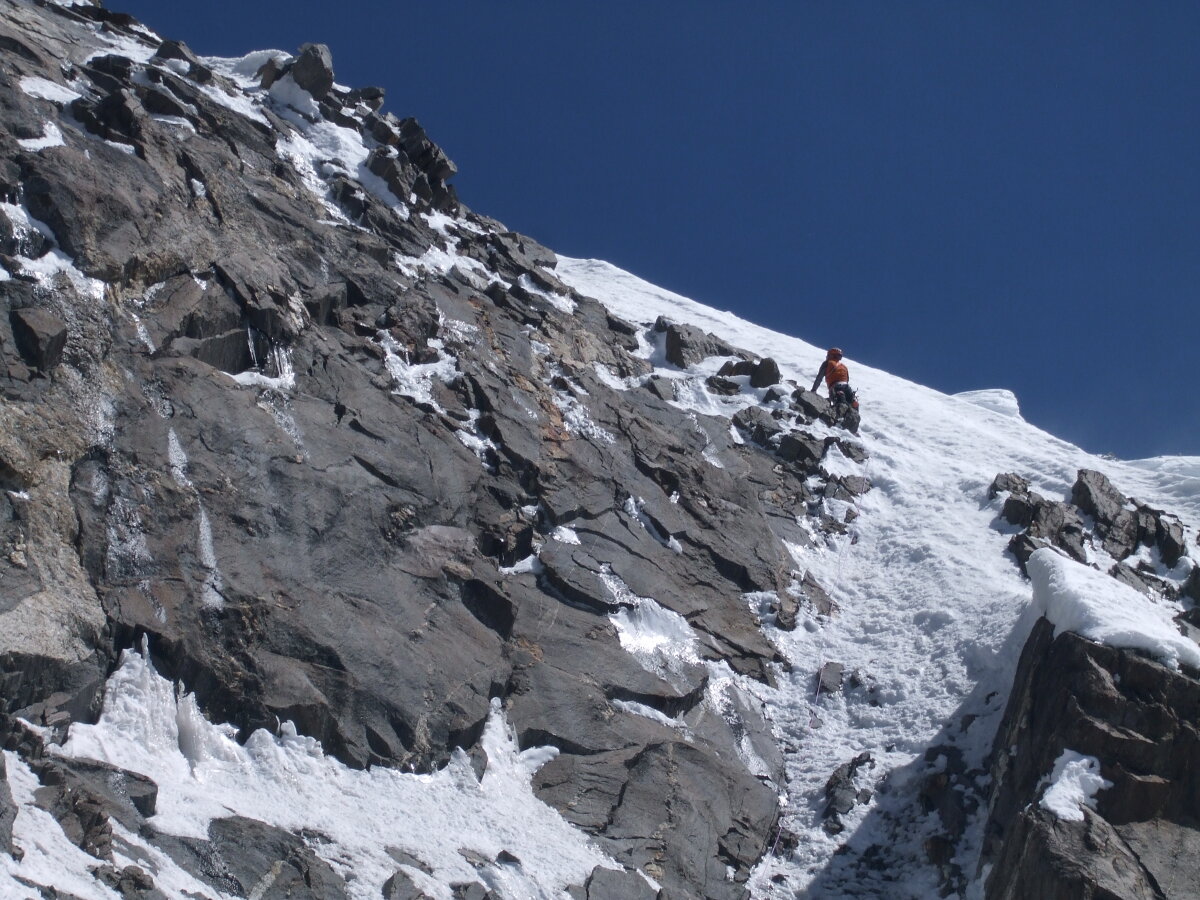 FOTO Momente de groază şi fotografii cu alpiniştii români care au răpus Muntele Ucigaş: "Cîteva secunde şi mă mătura avalanşa!"