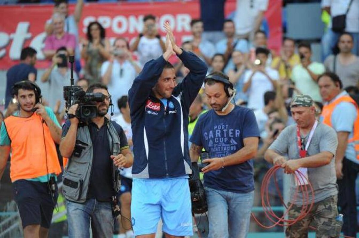 FOTO Napoli de camuflaj » Italienii şi-au prezentat tricourile şi achiziţiile în amicalul cu Galata. Al treilea echipament e surprinzător:D