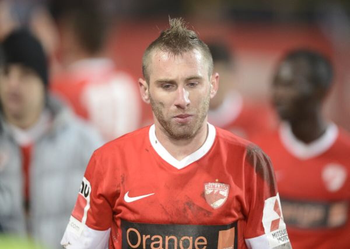 Supăraţi că au ajuns rezerve, doi dinamovişti vor să părăsească haita: "Renunţăm şi la bani!"