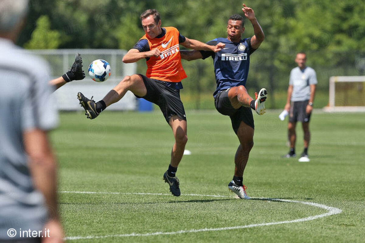 FOTO Steve Nash, ”în probe” la Interul lui Chivu. Starul lui Lakers a arătat că ştie cu mingea!