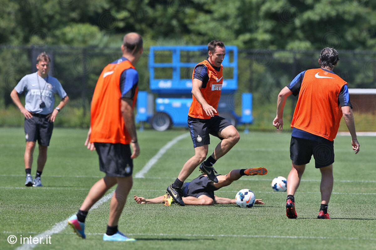 FOTO Steve Nash, ”în probe” la Interul lui Chivu. Starul lui Lakers a arătat că ştie cu mingea!