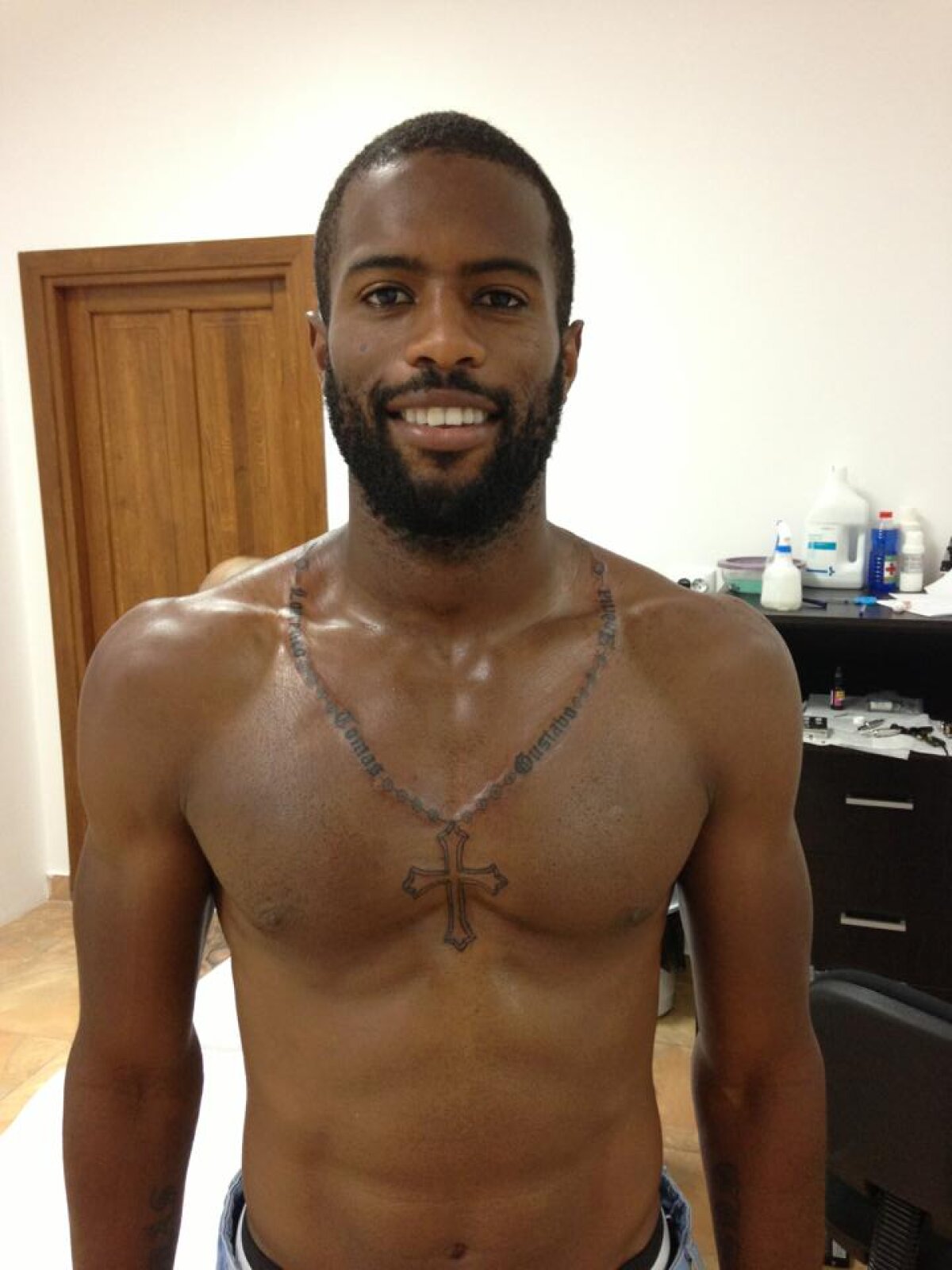 Varela şi-a tatuat o cruce