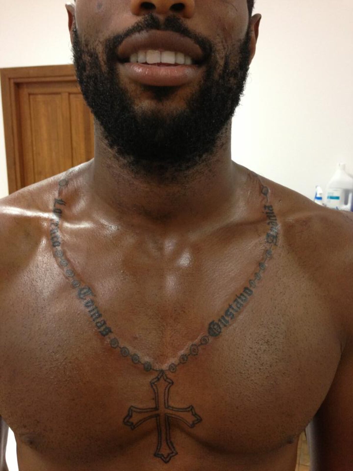 Varela şi-a tatuat o cruce