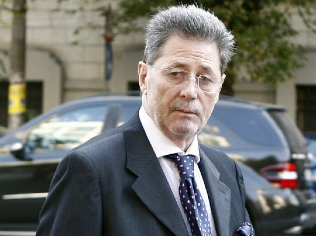 GALERIE FOTO » La mulţi ani, Mister! Cornel Dinu împlineşte azi 66 de ani. Ar fi putut fi avocat, judecător, poate chiar pilot de avion!