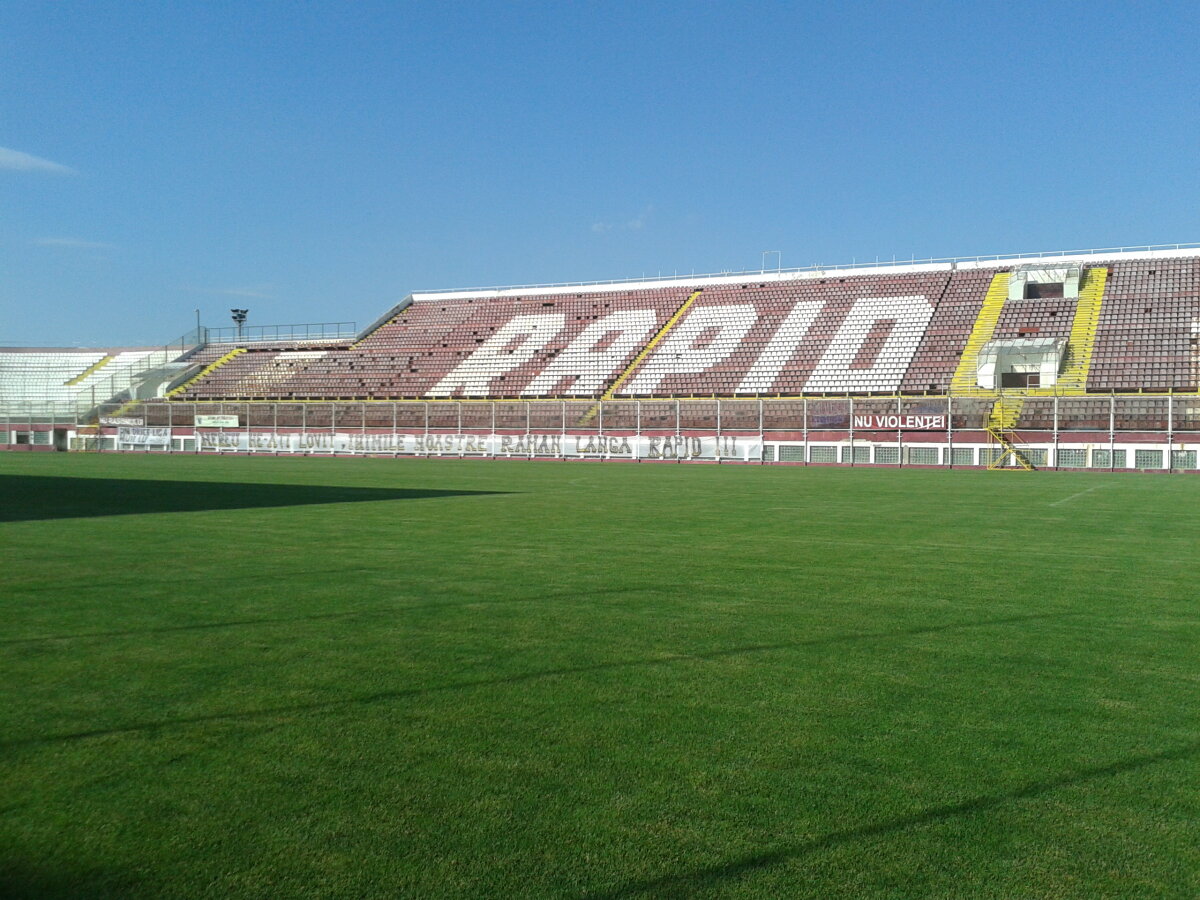 FOTO&VIDEO Fanii rapidişti au făcut spectacol în Giuleşti alături de o parte a jucătorilor