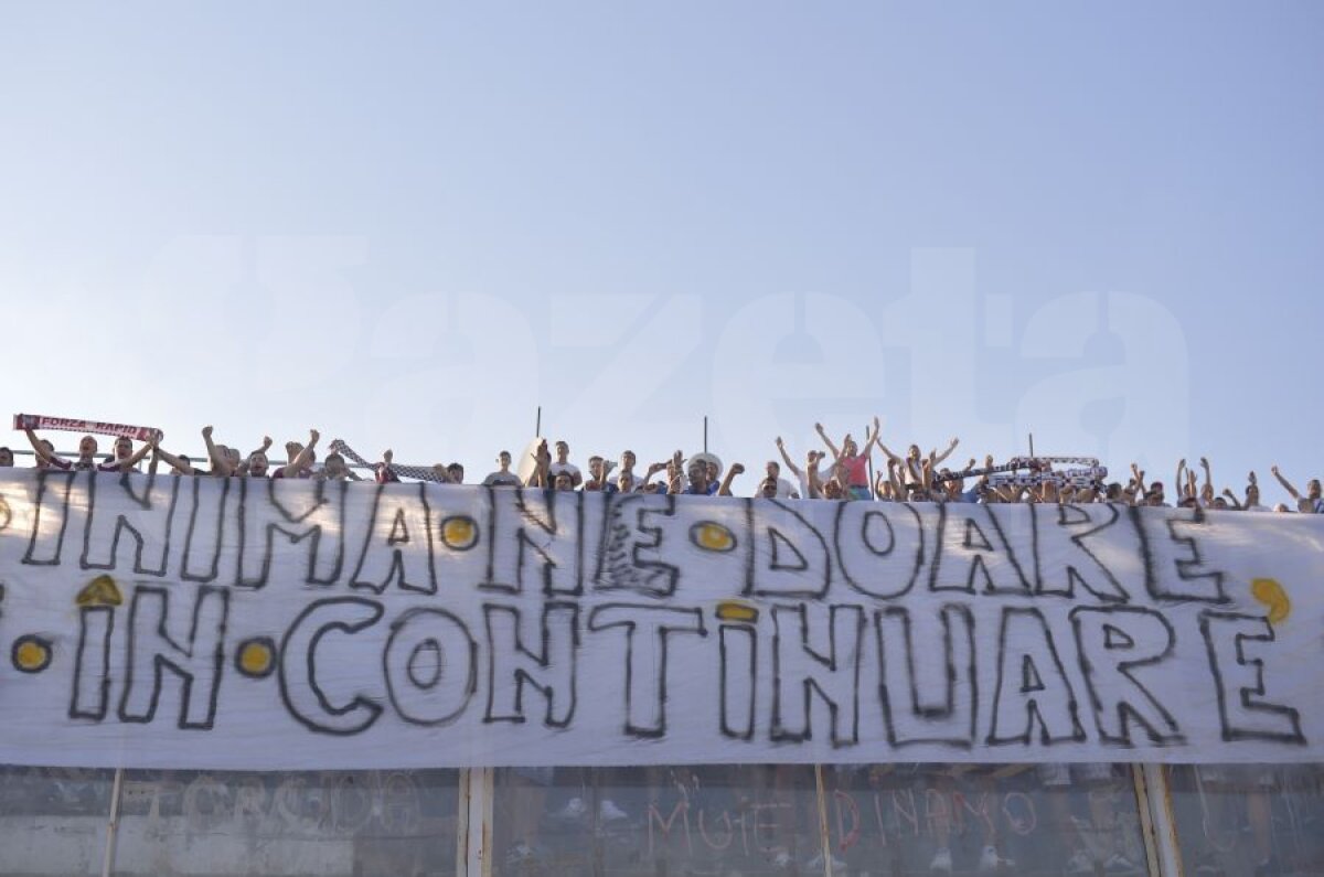 FOTO&VIDEO Fanii rapidişti au făcut spectacol în Giuleşti alături de o parte a jucătorilor