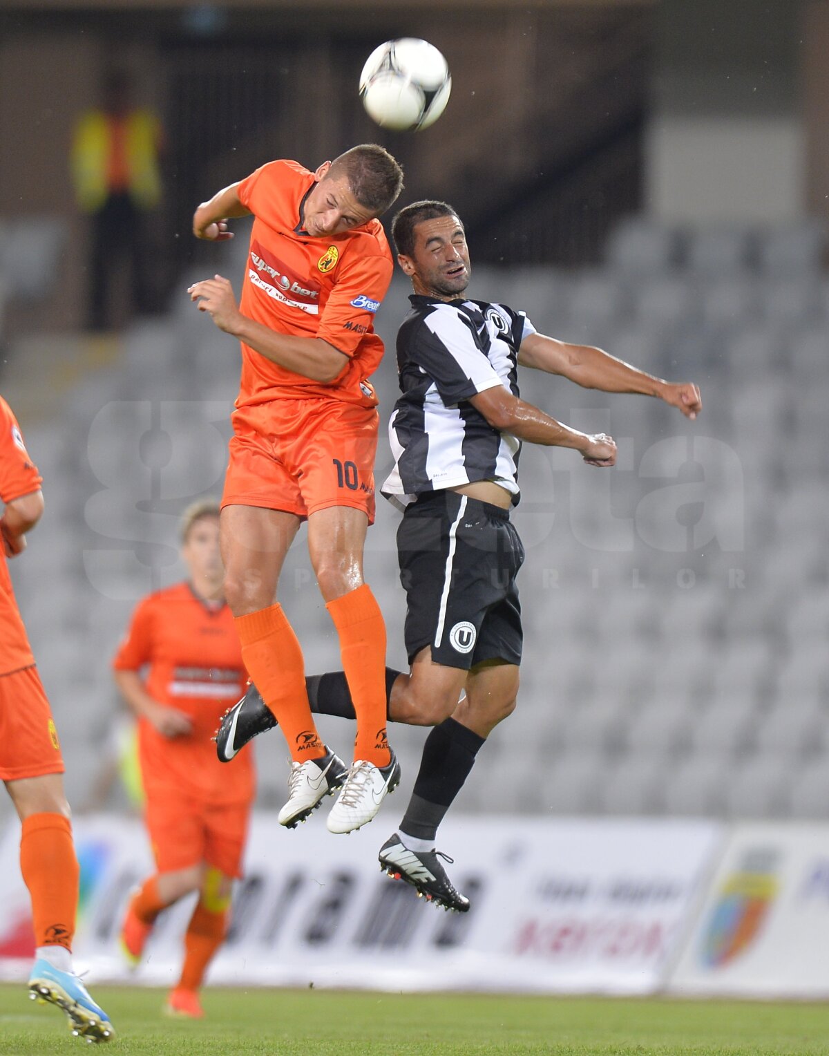 FOTO&VIDEO "Nemţenii", greu de "ucis" » Ceahlăul a obţinut un punct la U Cluj, scor 1-1, jucînd în inferioritate 50 de minute