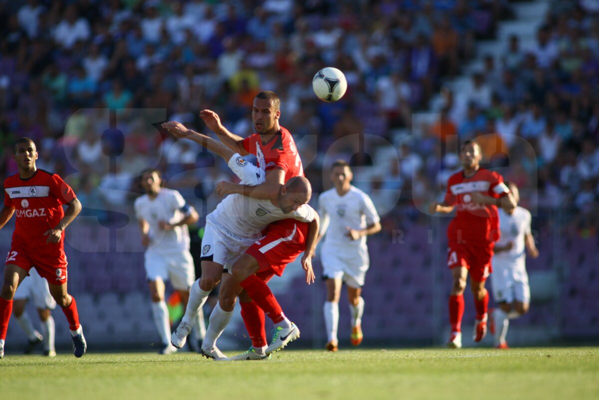 FOTO şi VIDEO Tot Banatul-i fruncea » ACS Poli - Gaz Metan 2-1