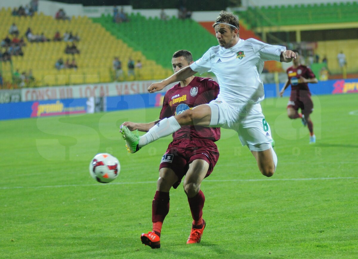 FOTO şi VIDEO Le-au dat cu terenu-n cap » FC Vaslui a umilit CFR Cluj, 4-0