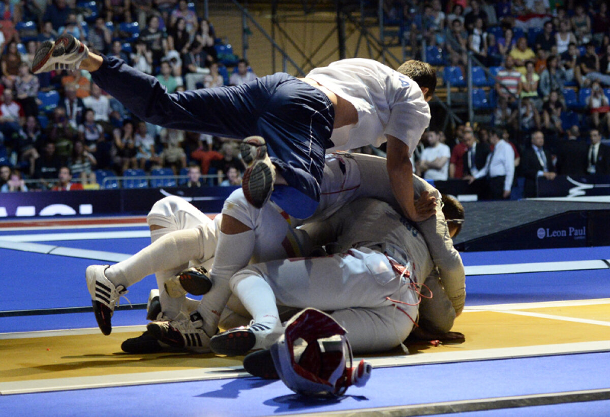 FOTO Pui de muschetari » Ziua de foc a sabrerilor s-a încheiat cu medalia de argint