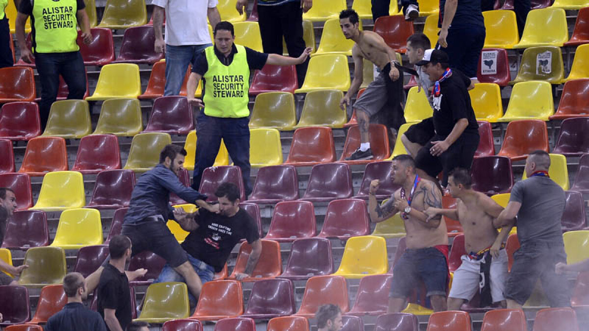 FOTO Prima bătaie din istoria stadionului! » Cum i-au păcălit dinamoviştii pe jandarmi