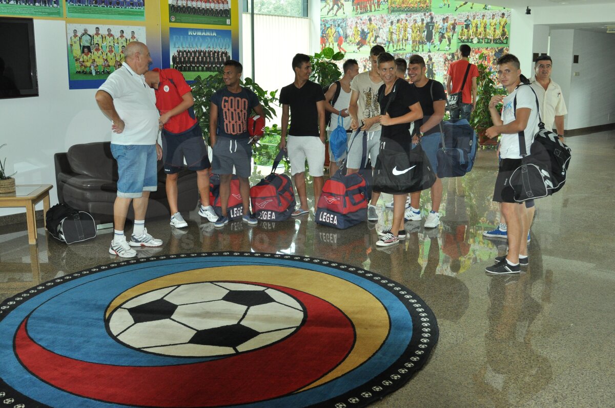 GALERIE FOTO Campionii la futsal din licee, pe urmele "tricolorilor"