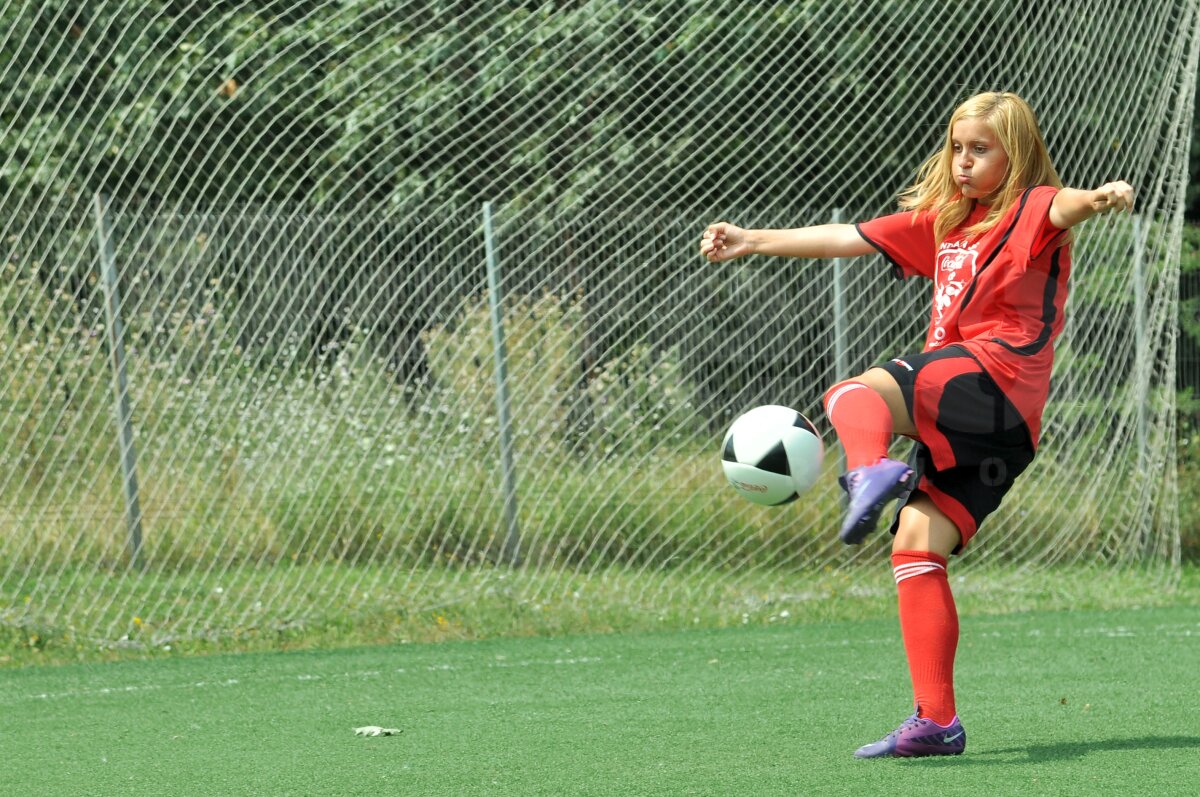 GALERIE FOTO Campionii la futsal din licee, pe urmele "tricolorilor"