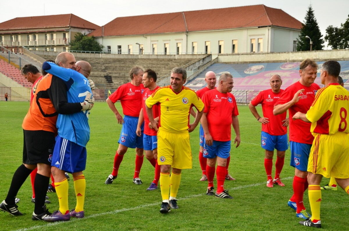 Din nou în iarbă » Hagi a jucat într-un meci caritabil organizat pentru susţinerea unui băiat bolnav de leucemie