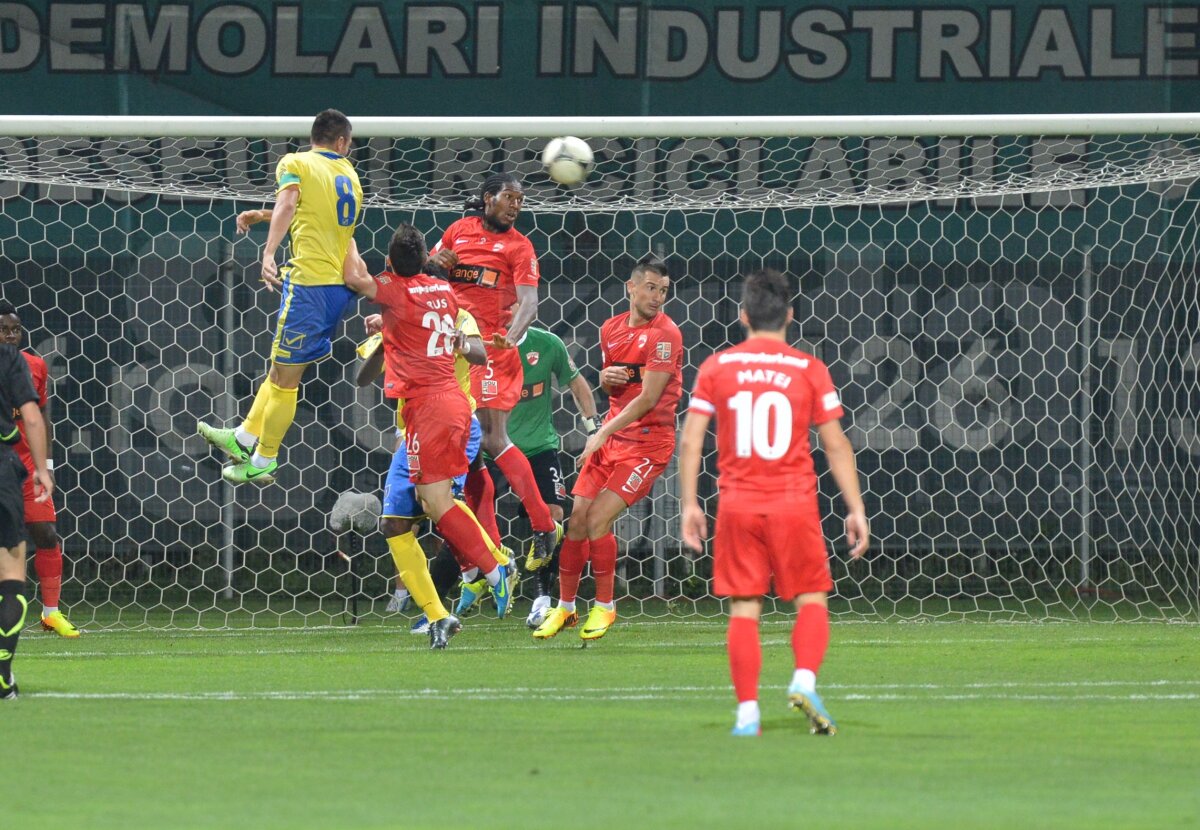 VIDEO+FOTO Se încheie era Mulţescu? » Dinamo a obţinut doar o remiză, 1-1, în faţa Coronei Braşov