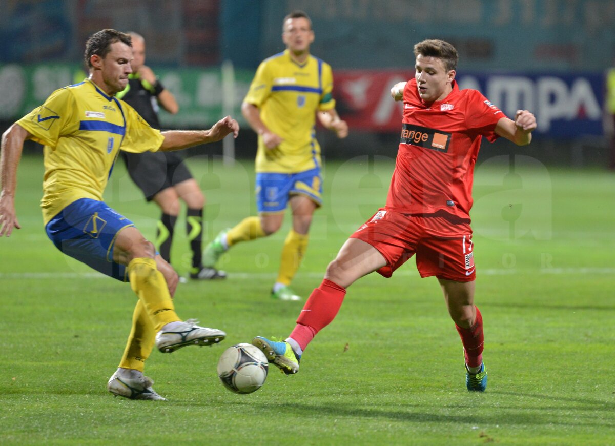 VIDEO+FOTO Se încheie era Mulţescu? » Dinamo a obţinut doar o remiză, 1-1, în faţa Coronei Braşov