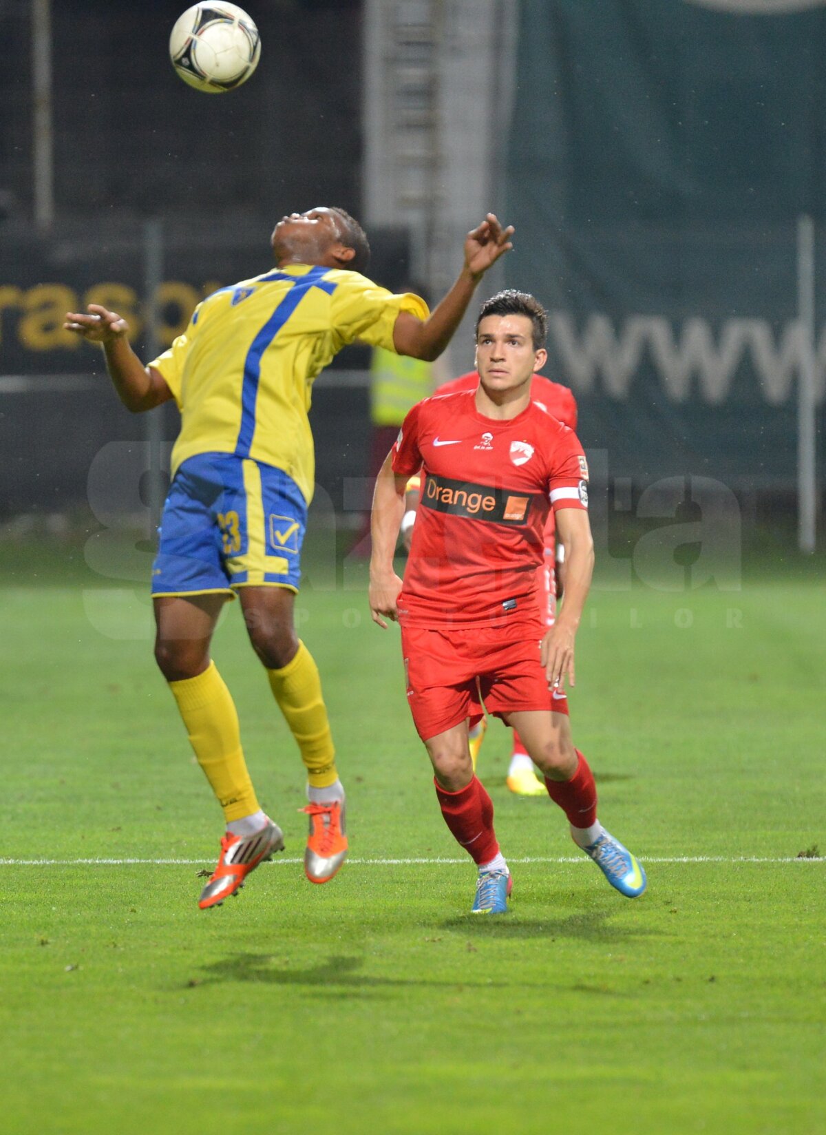 VIDEO+FOTO Se încheie era Mulţescu? » Dinamo a obţinut doar o remiză, 1-1, în faţa Coronei Braşov