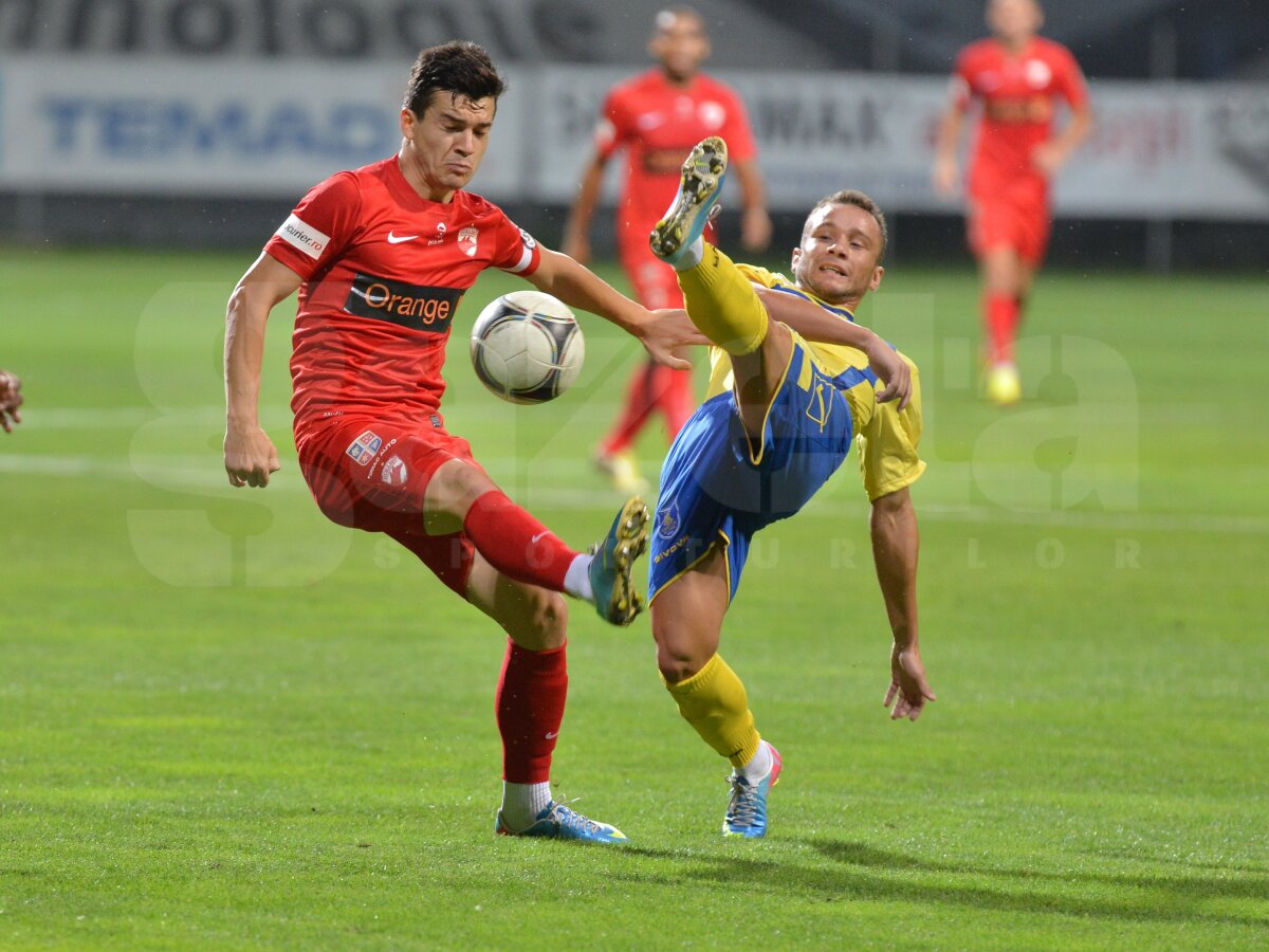 VIDEO+FOTO Se încheie era Mulţescu? » Dinamo a obţinut doar o remiză, 1-1, în faţa Coronei Braşov