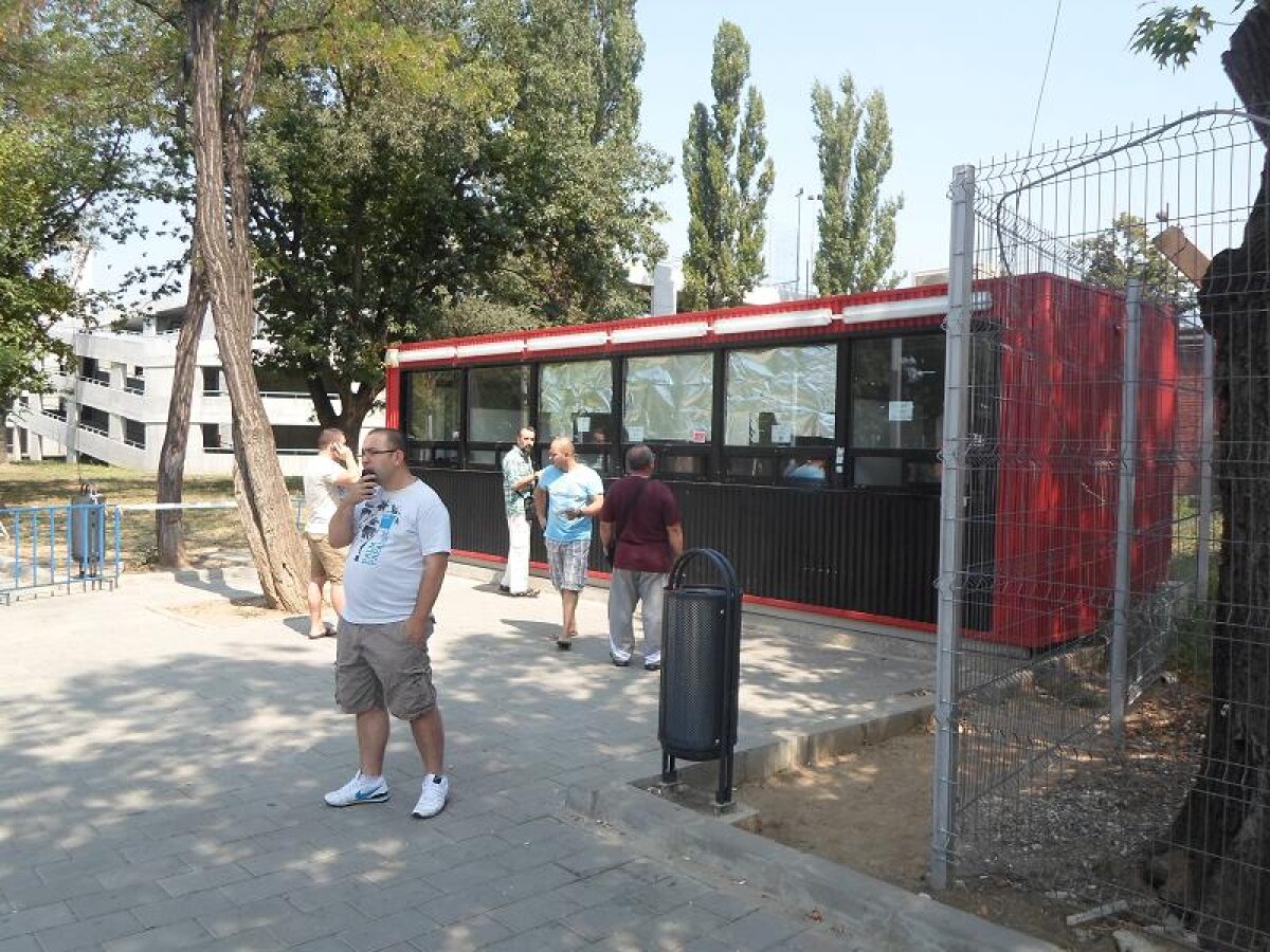 UPDATE FOTO Au mai rămas 5.000 de bilete la meciul Stelei cu Legia!