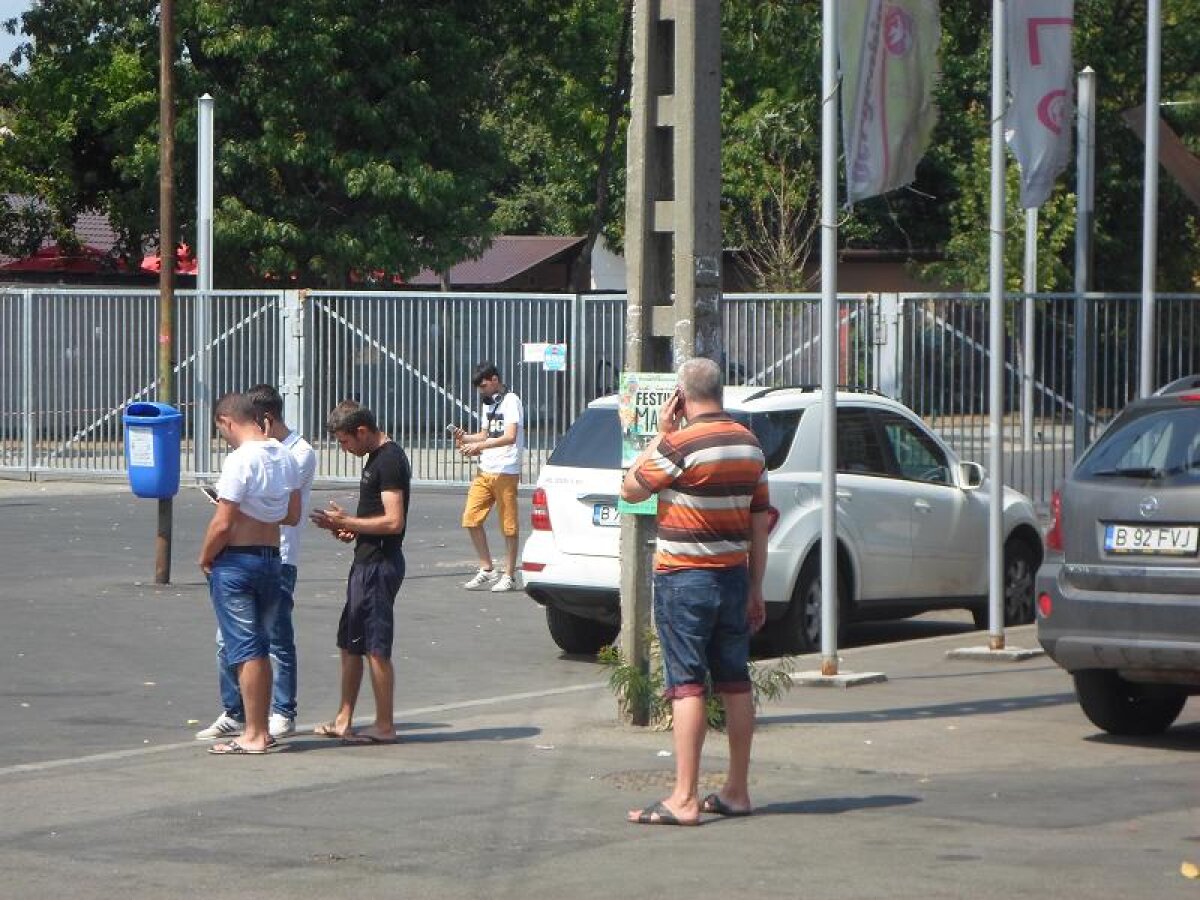 UPDATE FOTO Au mai rămas 5.000 de bilete la meciul Stelei cu Legia!