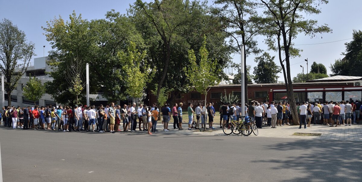 Mîine e Steaua - Legia » Arena va fi full cu stelişti, azi se vînd ultimele bilete! Copertă specială a Gazetei
