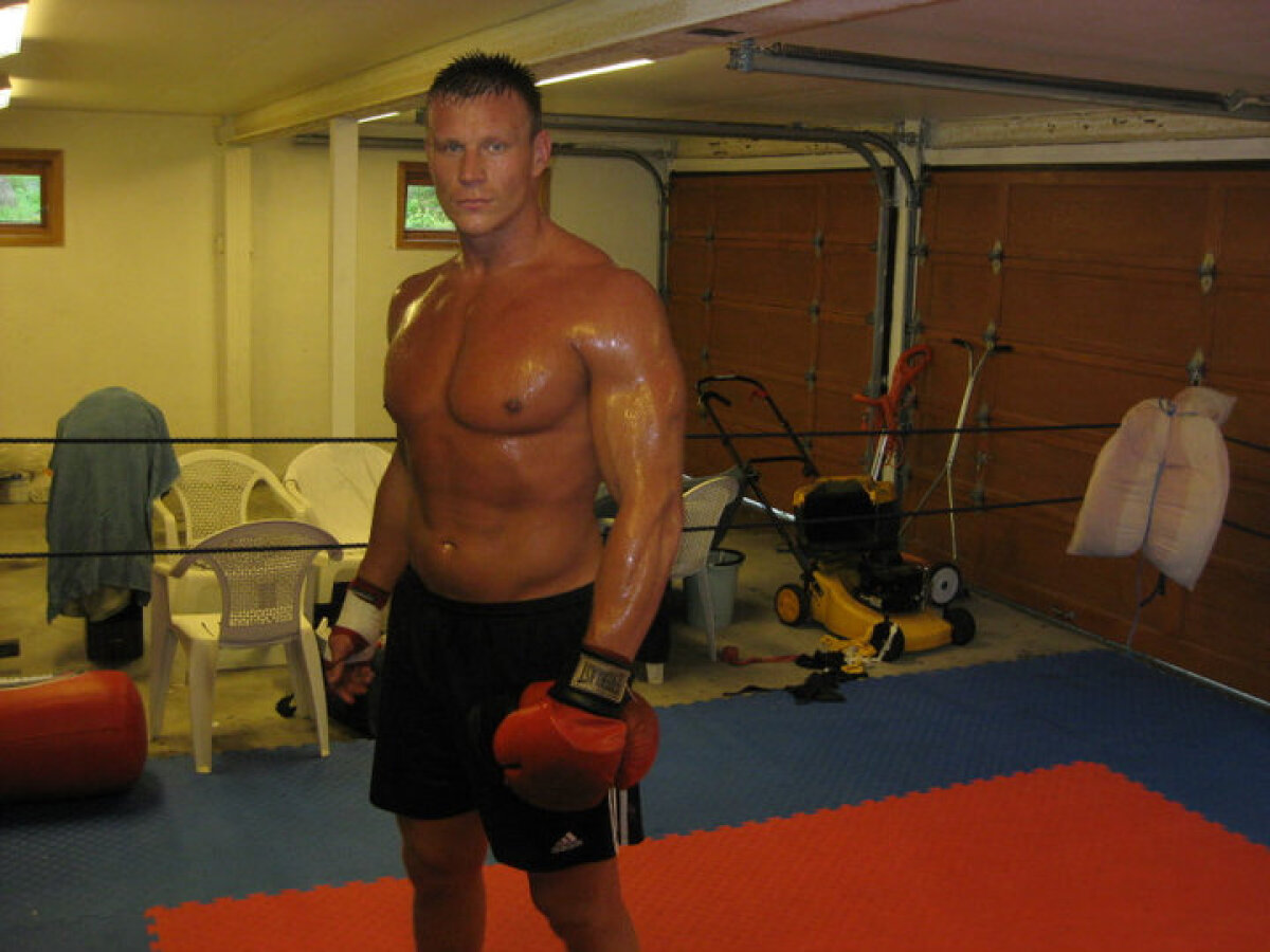 Optimism înainte de meciul verii: "Ciocan îl va nimici pe Larsen cu pumnii săi de oţel"