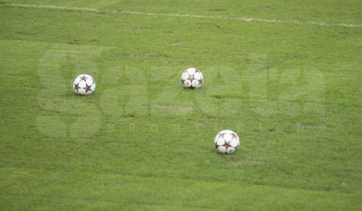 FOTO Bine aţi venit pe Cîmp Arena! » Gazonul arată execrabil înainte de Steaua - Legia