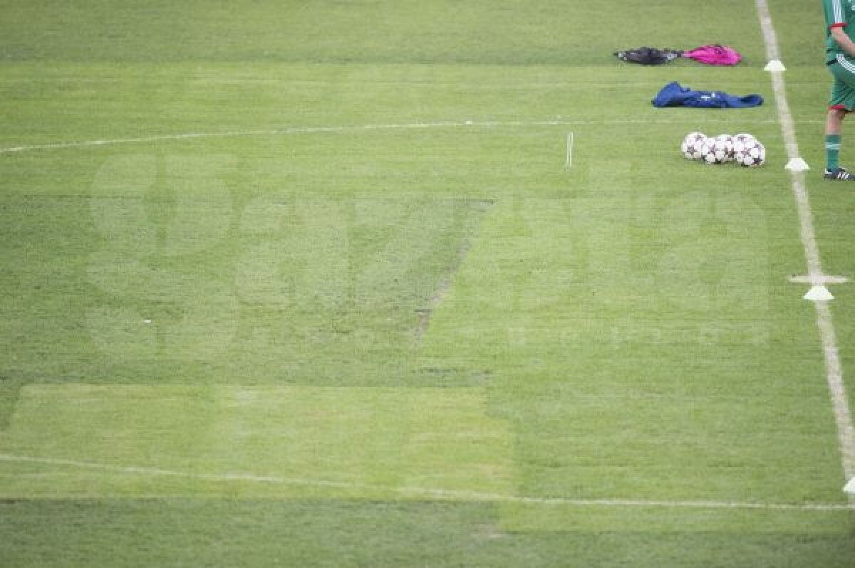 FOTO Bine aţi venit pe Cîmp Arena! » Gazonul arată execrabil înainte de Steaua - Legia