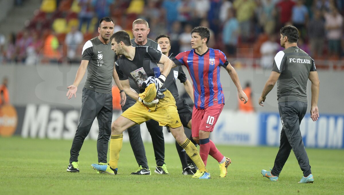 FOTO Incident la finalul meciului » Scandal cu Kuciak!