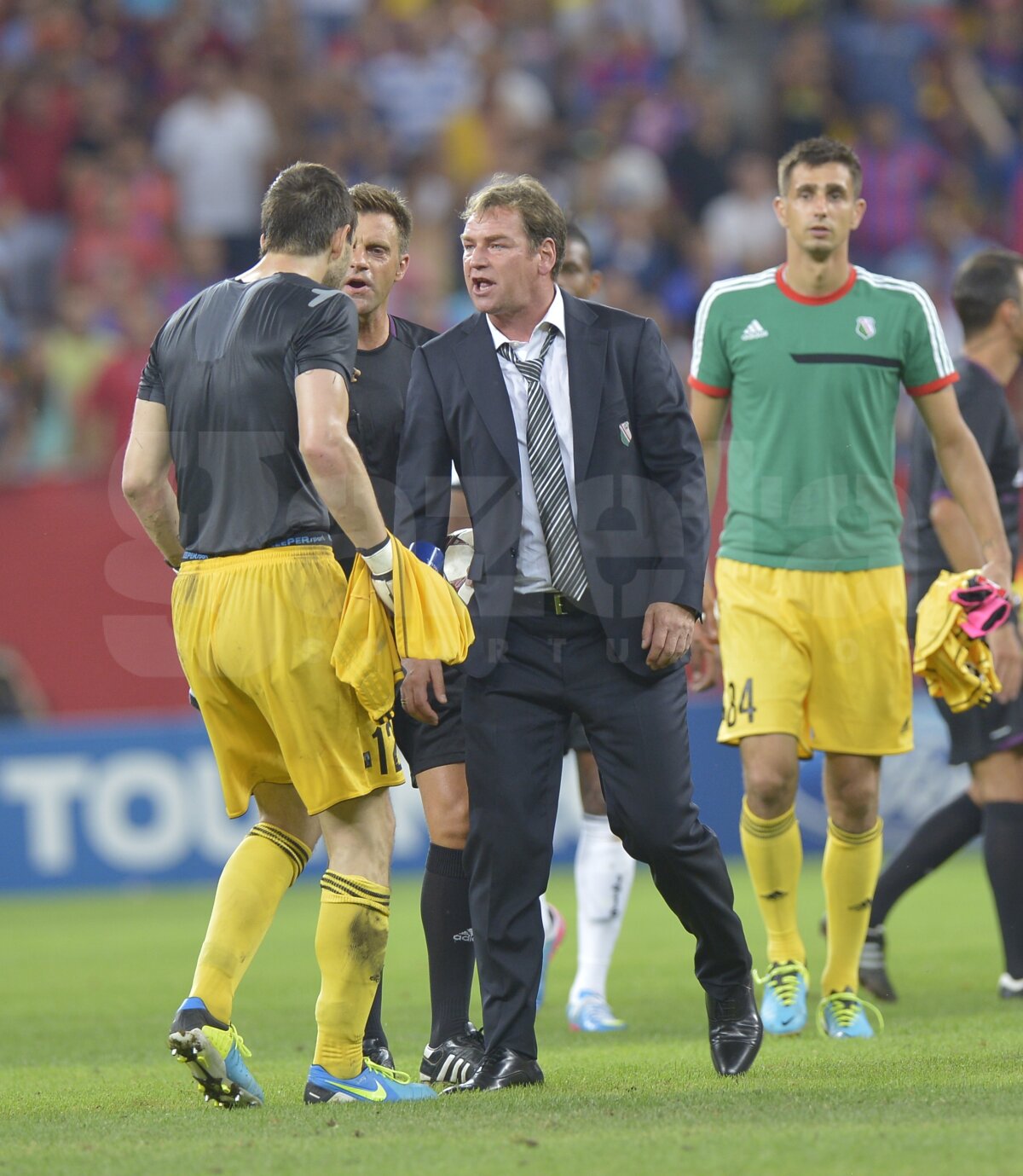 FOTO Incident la finalul meciului » Scandal cu Kuciak!