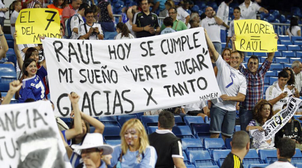 VIDEO şi FOTO Meci emoţionant pe Bernabeu, omagiu unei legende » Raul şi-a luat adio de la Real Madrid cu gol şi în lacrimi