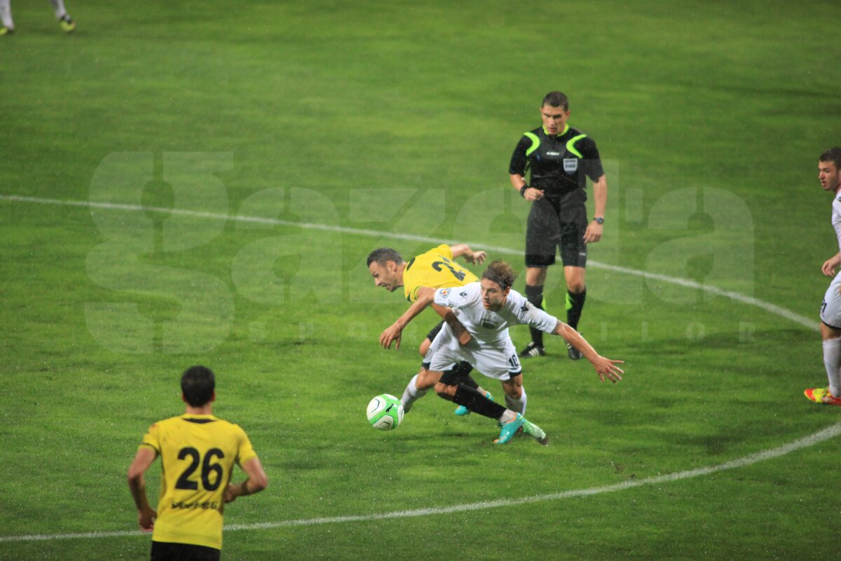 FOTO şi VIDEO FC Braşov - ACS Poli 2-1 » Cristea aduce primul succes al braşovenilor în acest sezon