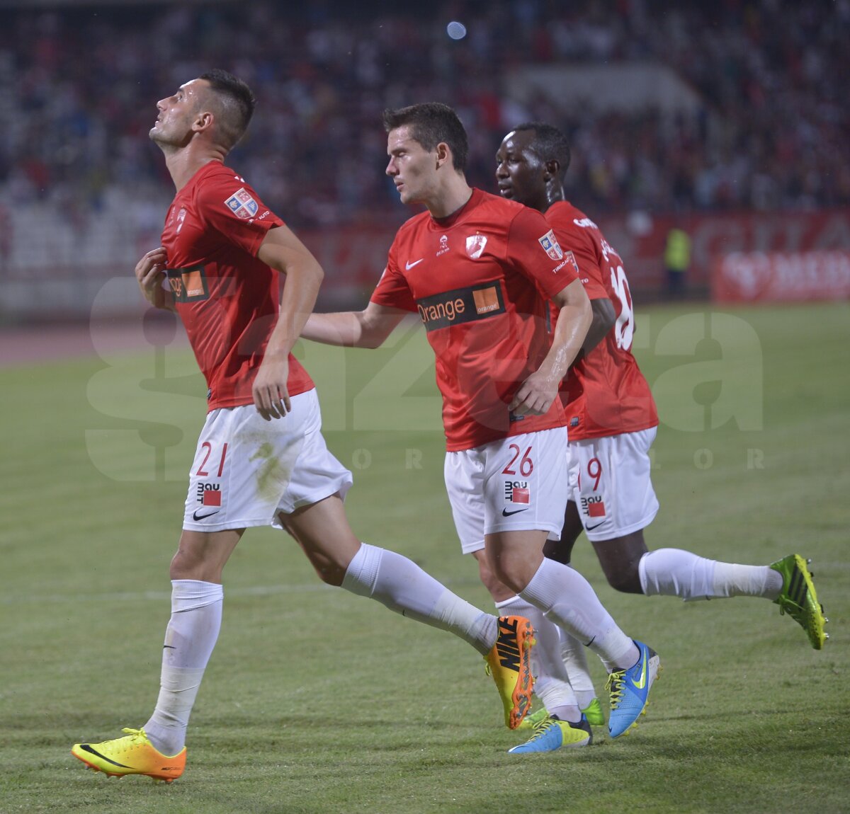 FOTO şi VIDEO Dinamo - U Cluj 6-0 » Game, set şi meci în "Ştefan cel Mare"