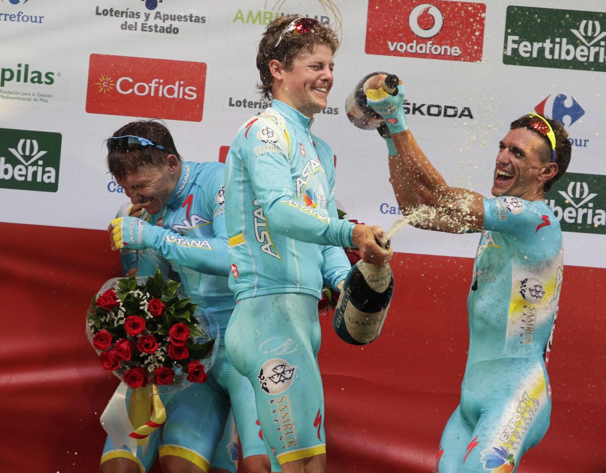 Astana a dominat prima etapă din Turul Spaniei, Brajkovic a îmbrăcat tricoul roşu. Nibali ia secunde bune faţă de rivali