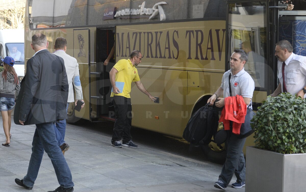 FOTO Steliştii au ajuns la Varşovia » Imagini de la sosirea roş-albaştrilor în Polonia