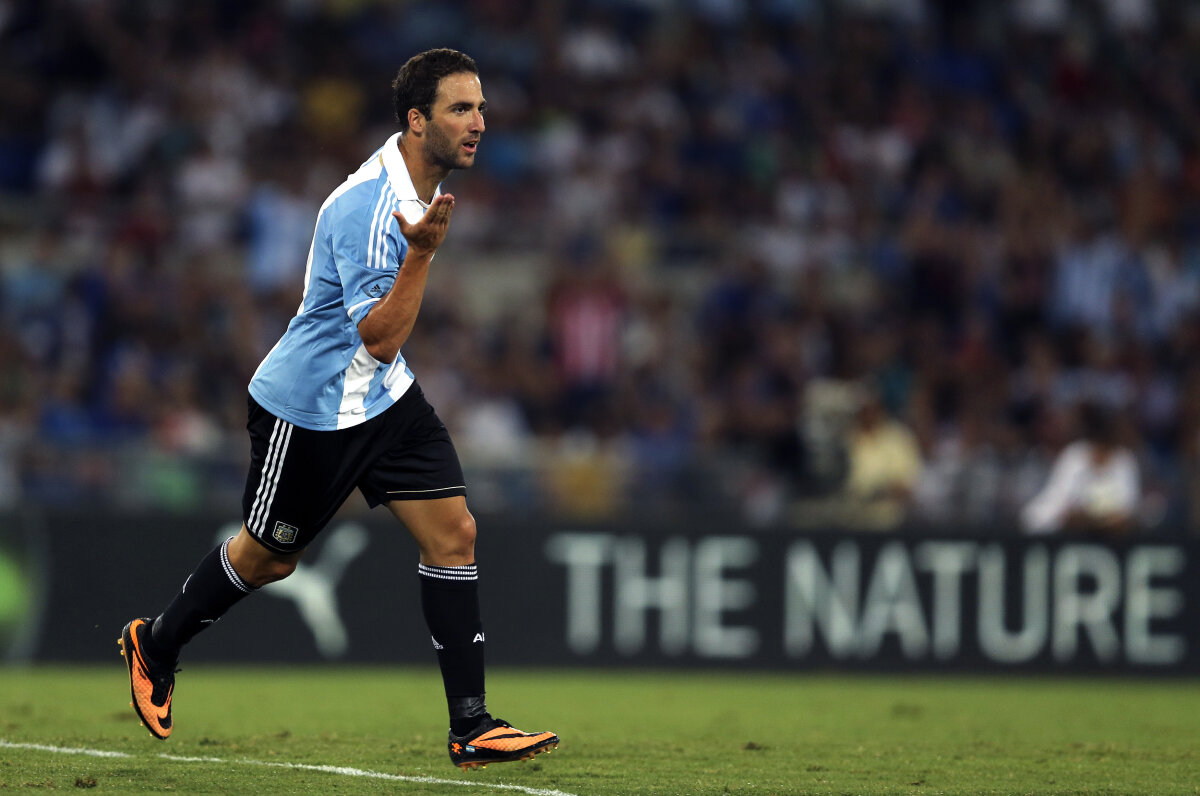 FOTO Preşedintele lui Napoli vrea despăgubiri după accidentul lui Higuain: ”100 de milioane euro!”