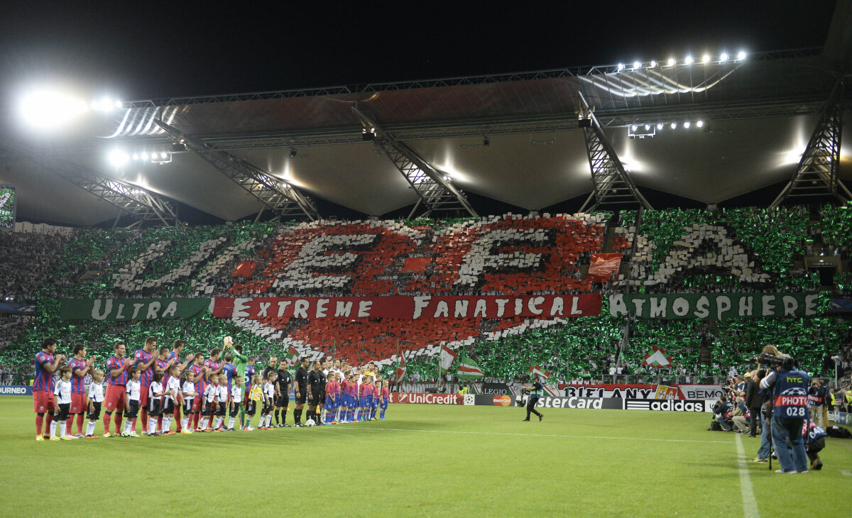 FOTO Singuri în mijlocul decibelilor » UEFA a fost ironizată printr-o coregrafie de zile mari la Varşovia