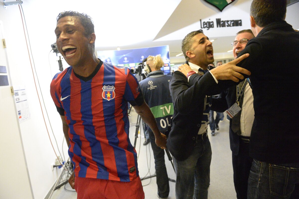 FOTO Hora de la miezul nopţii » Calificarea Stelei a fost sărbătorită şi pe teren, şi în vestiar